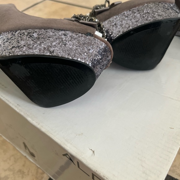 Platforms - Picture 2 of 4